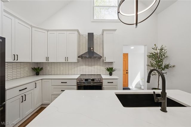 3293 W 23rd Place, Cleveland, OH 44109