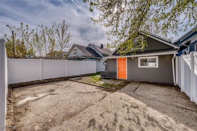 3293 W 23rd Place, Cleveland, OH 44109