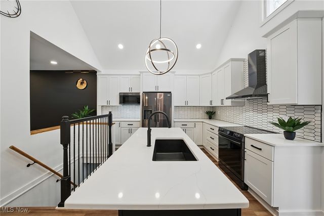 3293 W 23rd Place, Cleveland, OH 44109