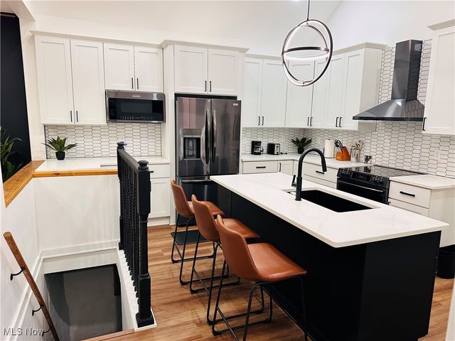 3293 W 23rd Place, Cleveland, OH 44109