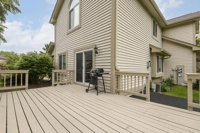 14355 W Lenox DRIVE, New Berlin, WI 53151