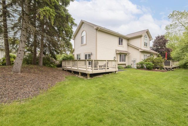 14355 W Lenox DRIVE, New Berlin, WI 53151