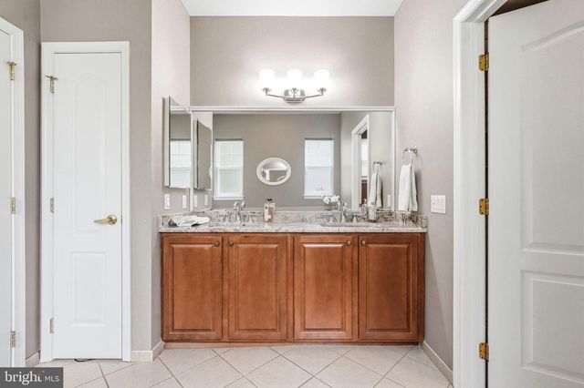 42 HUXLEY CIR, Marlton, NJ 08053