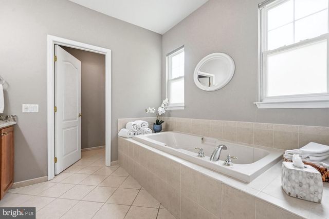 42 HUXLEY CIR, Marlton, NJ 08053