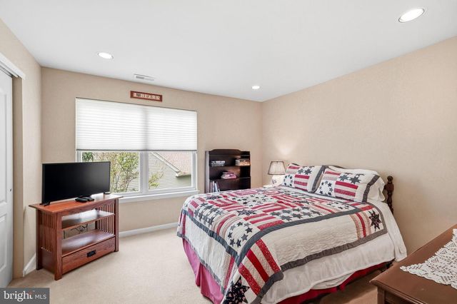 42 HUXLEY CIR, Marlton, NJ 08053