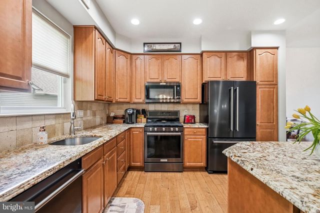 42 HUXLEY CIR, Marlton, NJ 08053