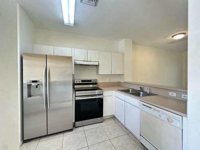 420 SW 122nd Avenue 420, Pembroke Pines, FL 33025