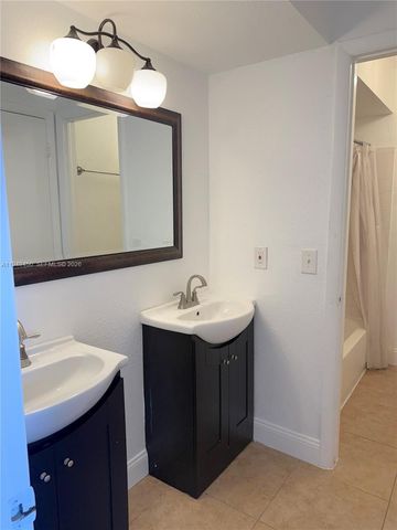 3516 Gardens East Dr A, Palm Beach Gardens, FL 33410