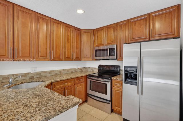 3516 Gardens East Dr A, Palm Beach Gardens, FL 33410