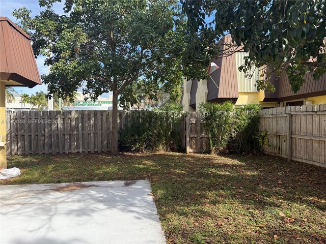 3516 Gardens East Dr A, Palm Beach Gardens, FL 33410