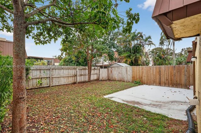 3516 Gardens East Dr A, Palm Beach Gardens, FL 33410