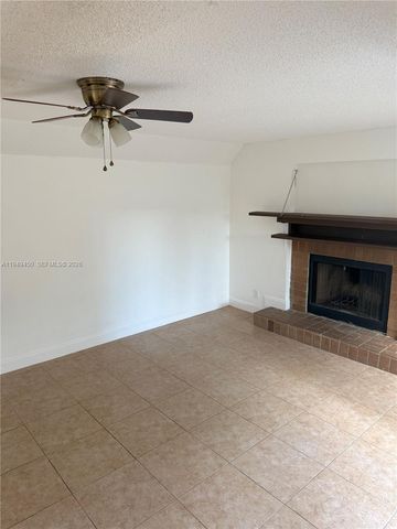 3516 Gardens East Dr A, Palm Beach Gardens, FL 33410