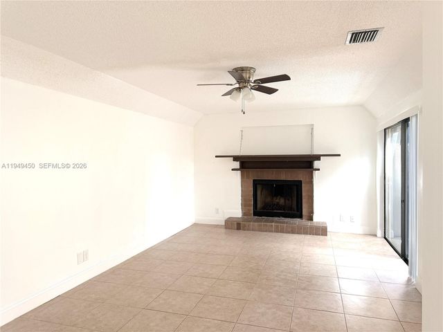 3516 Gardens East Dr A, Palm Beach Gardens, FL 33410