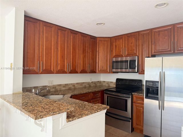 3516 Gardens East Dr A, Palm Beach Gardens, FL 33410