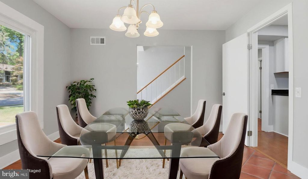 Image 12 of property listing at 3 DON MILLS CT, Rockville, MD 20850