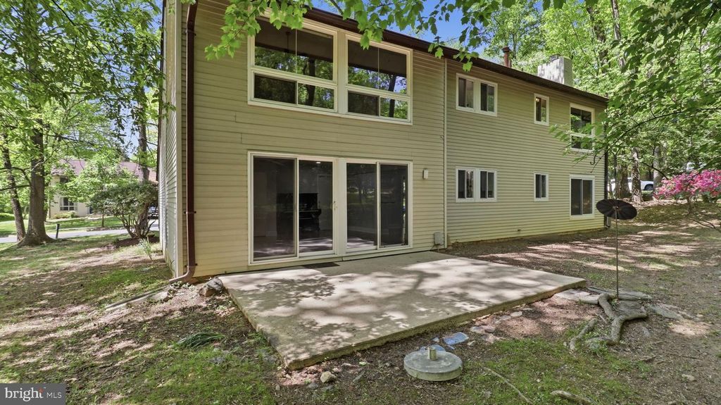 Image 21 of property listing at 3 DON MILLS CT, Rockville, MD 20850