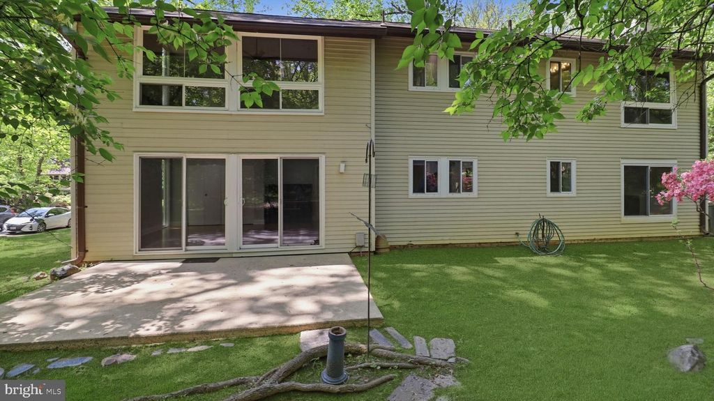 Image 23 of property listing at 3 DON MILLS CT, Rockville, MD 20850