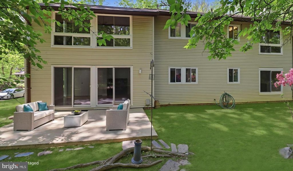 Image 24 of property listing at 3 DON MILLS CT, Rockville, MD 20850