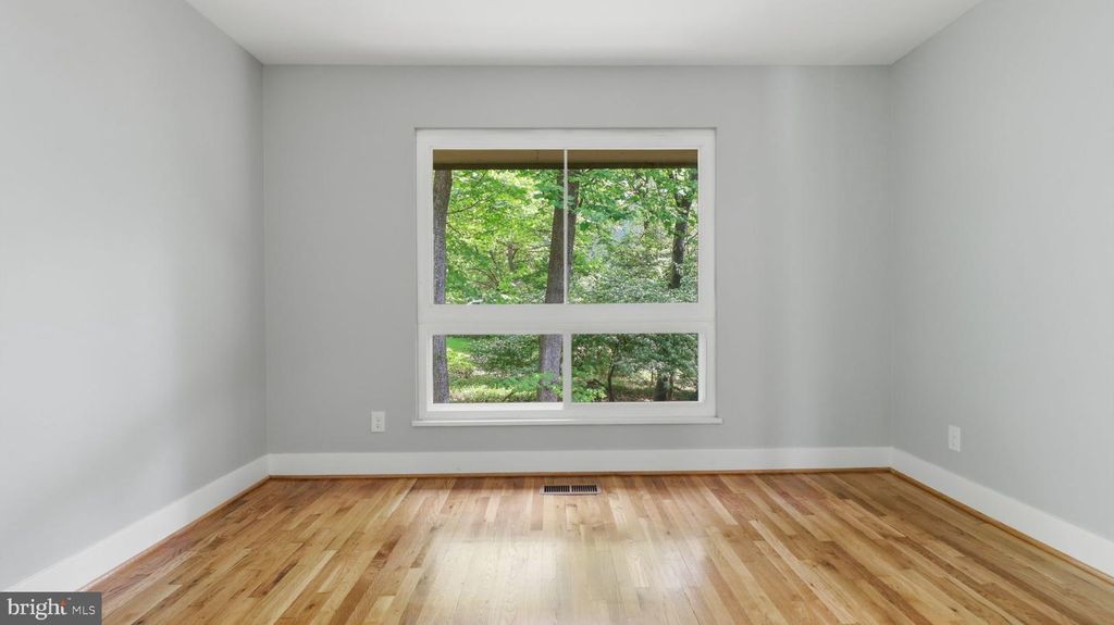 Image 29 of property listing at 3 DON MILLS CT, Rockville, MD 20850
