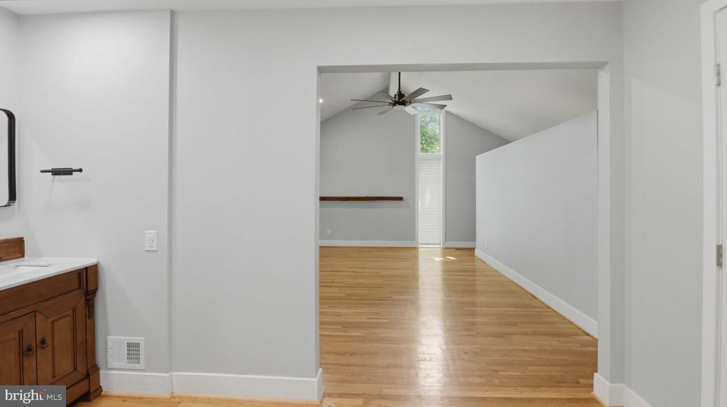 Image 31 of property listing at 3 DON MILLS CT, Rockville, MD 20850