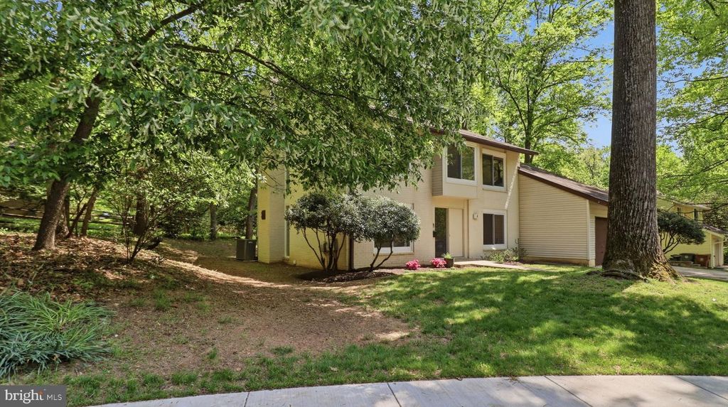 Image 3 of property listing at 3 DON MILLS CT, Rockville, MD 20850