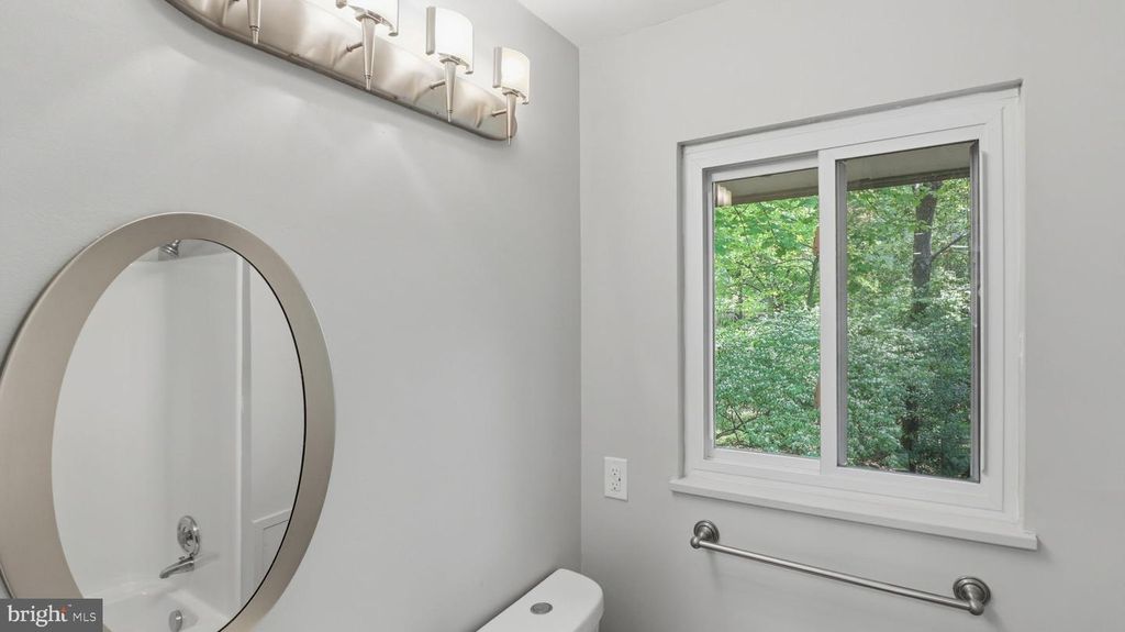 Image 39 of property listing at 3 DON MILLS CT, Rockville, MD 20850