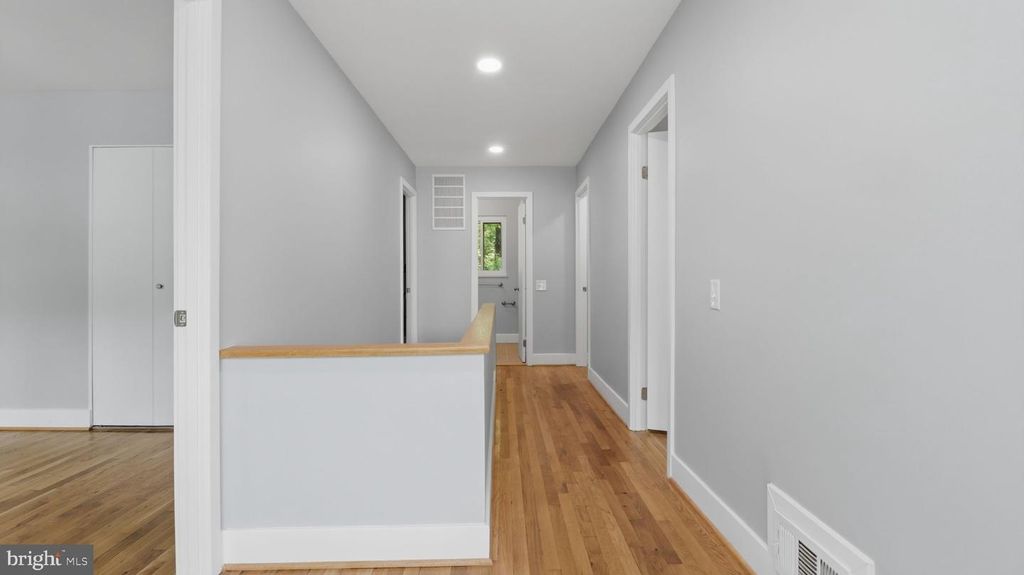 Image 41 of property listing at 3 DON MILLS CT, Rockville, MD 20850