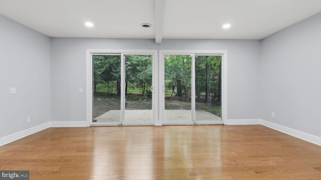 Image 42 of property listing at 3 DON MILLS CT, Rockville, MD 20850