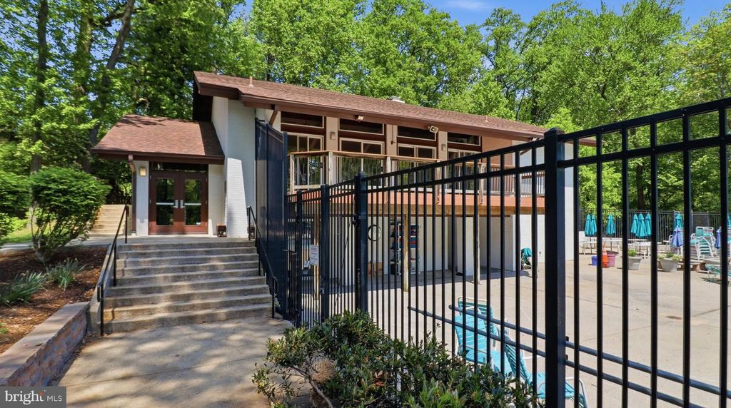 Image 52 of property listing at 3 DON MILLS CT, Rockville, MD 20850