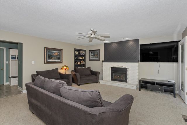 4643 Elm Street, West Des Moines, IA 50265