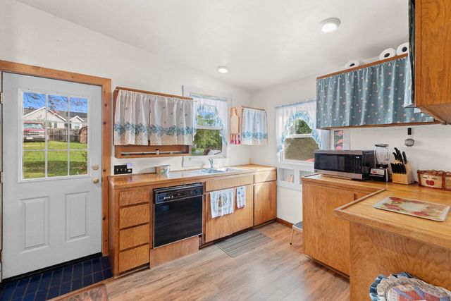 2341 Persimmon Ln, Newcastle, CA 95658