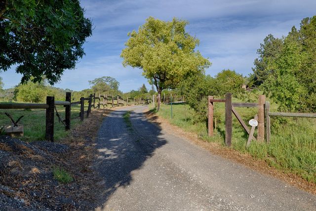 2341 Persimmon Ln, Newcastle, CA 95658