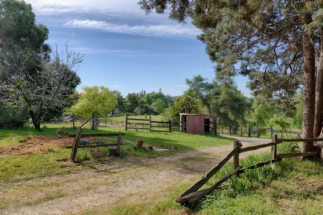 2341 Persimmon Ln, Newcastle, CA 95658