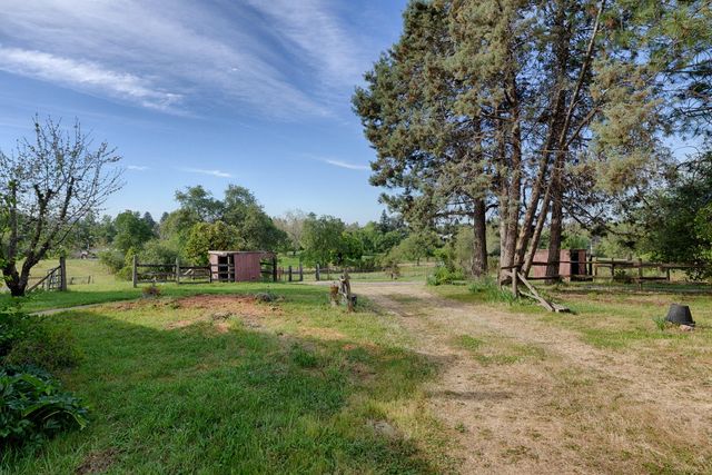 2341 Persimmon Ln, Newcastle, CA 95658