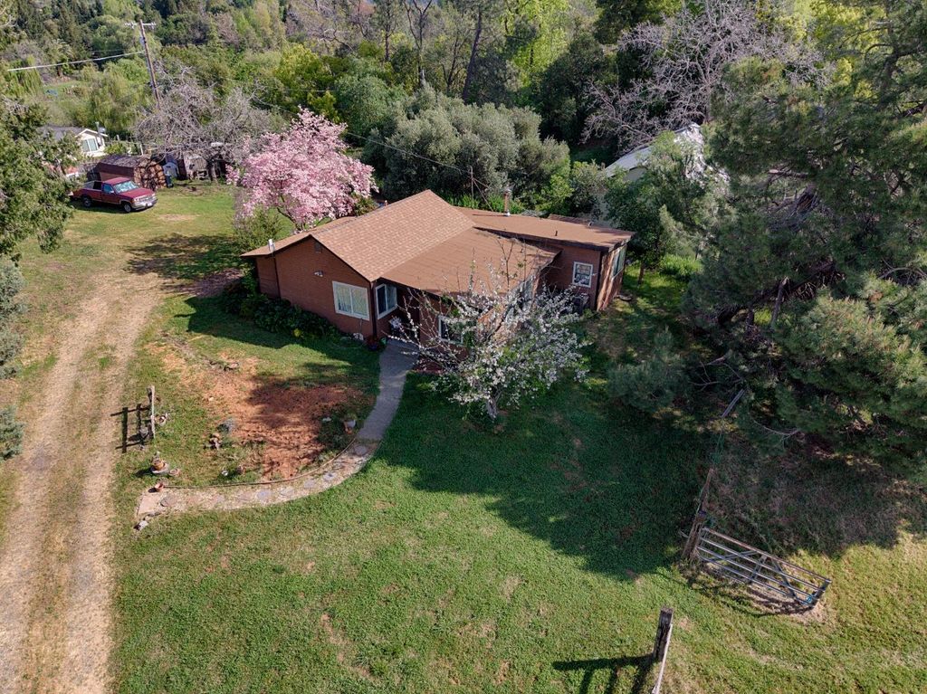 2341 Persimmon Ln, Newcastle, CA 95658