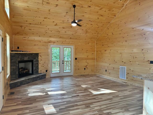 83 Noelle's Pass, Murphy, NC 28906