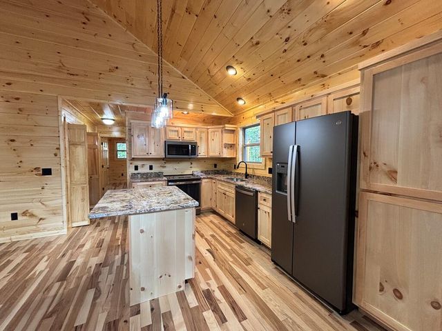 83 Noelle's Pass, Murphy, NC 28906