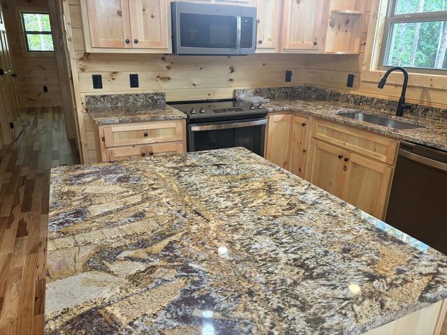 83 Noelle's Pass, Murphy, NC 28906
