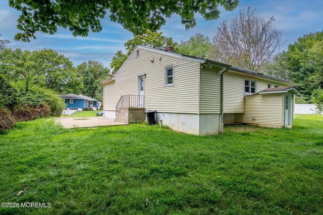 25 Woodbrook Drive, Matawan, NJ 07747