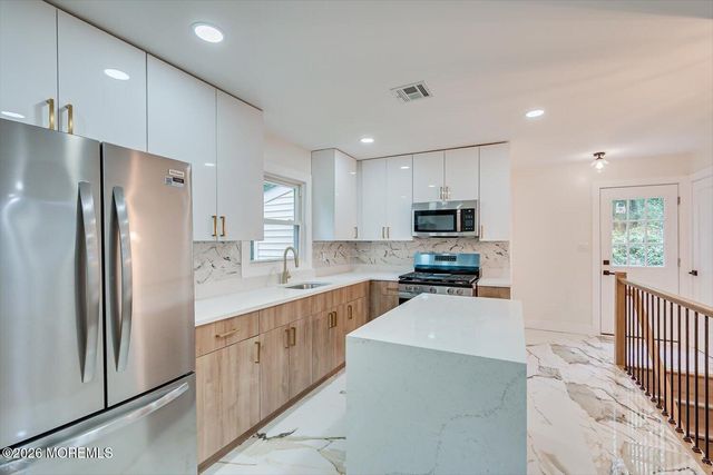 25 Woodbrook Drive, Matawan, NJ 07747