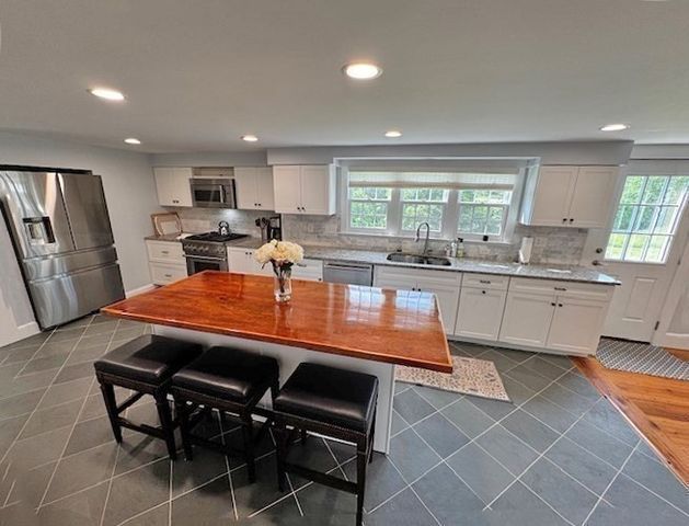 65 Mendon Road, Sutton, MA 01590