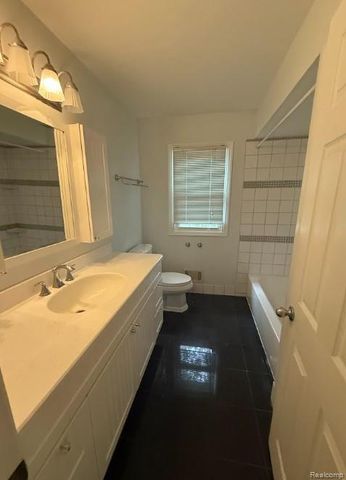 37892 Stableview Drive, Farmington Hills, MI 48335
