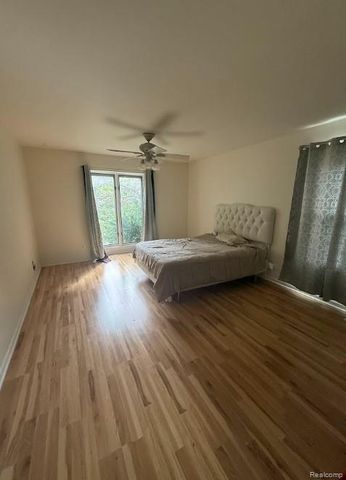 37892 Stableview Drive, Farmington Hills, MI 48335