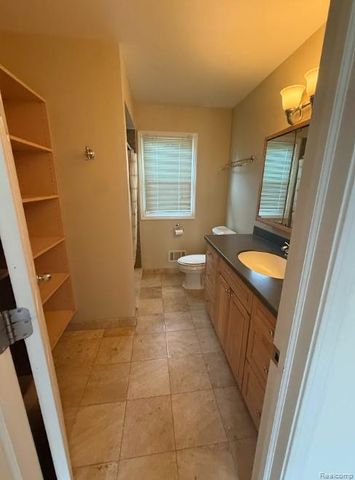 37892 Stableview Drive, Farmington Hills, MI 48335
