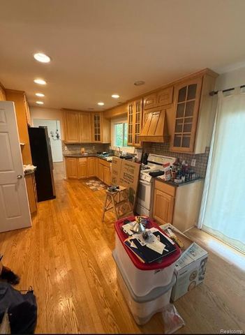 37892 Stableview Drive, Farmington Hills, MI 48335