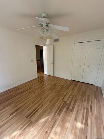 37892 Stableview Drive, Farmington Hills, MI 48335