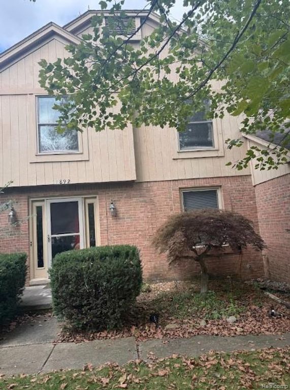 37892 Stableview Drive, Farmington Hills, MI 48335
