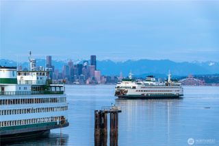 428 Harborview Drive NE #112, Bainbridge Island, WA 98110