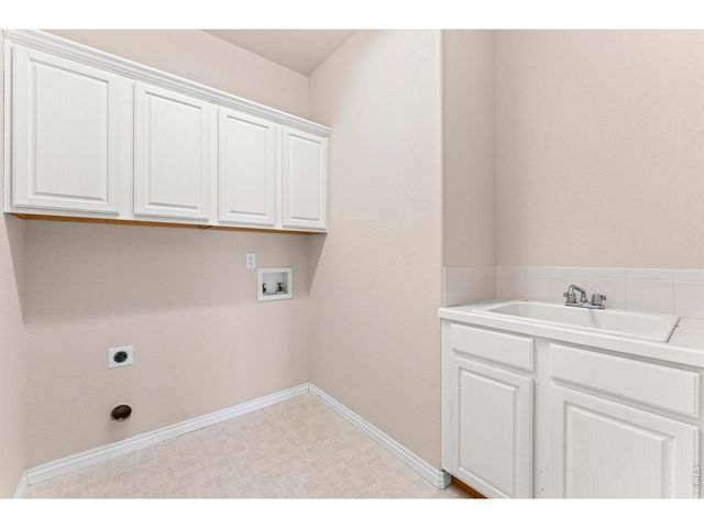 3740 Doral Dr, Longmont, CO 80503