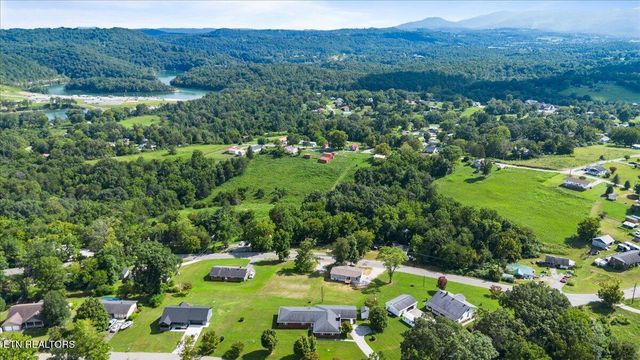 147 Meredith Rd, Lafollette, TN 37766